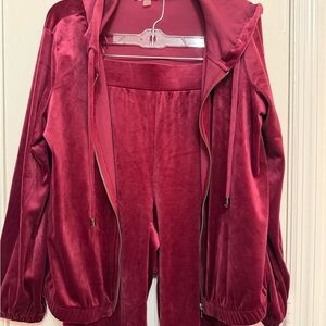 Cable & Gauge Women's Velvet Hoodie and Jogger Set in Berry